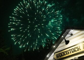 Honoring the volunteer spirit in Woodstock (photos)