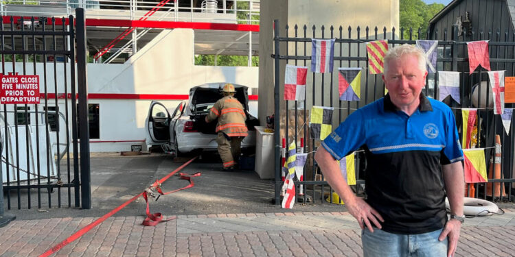 Car crashes into Rip Van Winkle cruise boat on Kingston waterfront